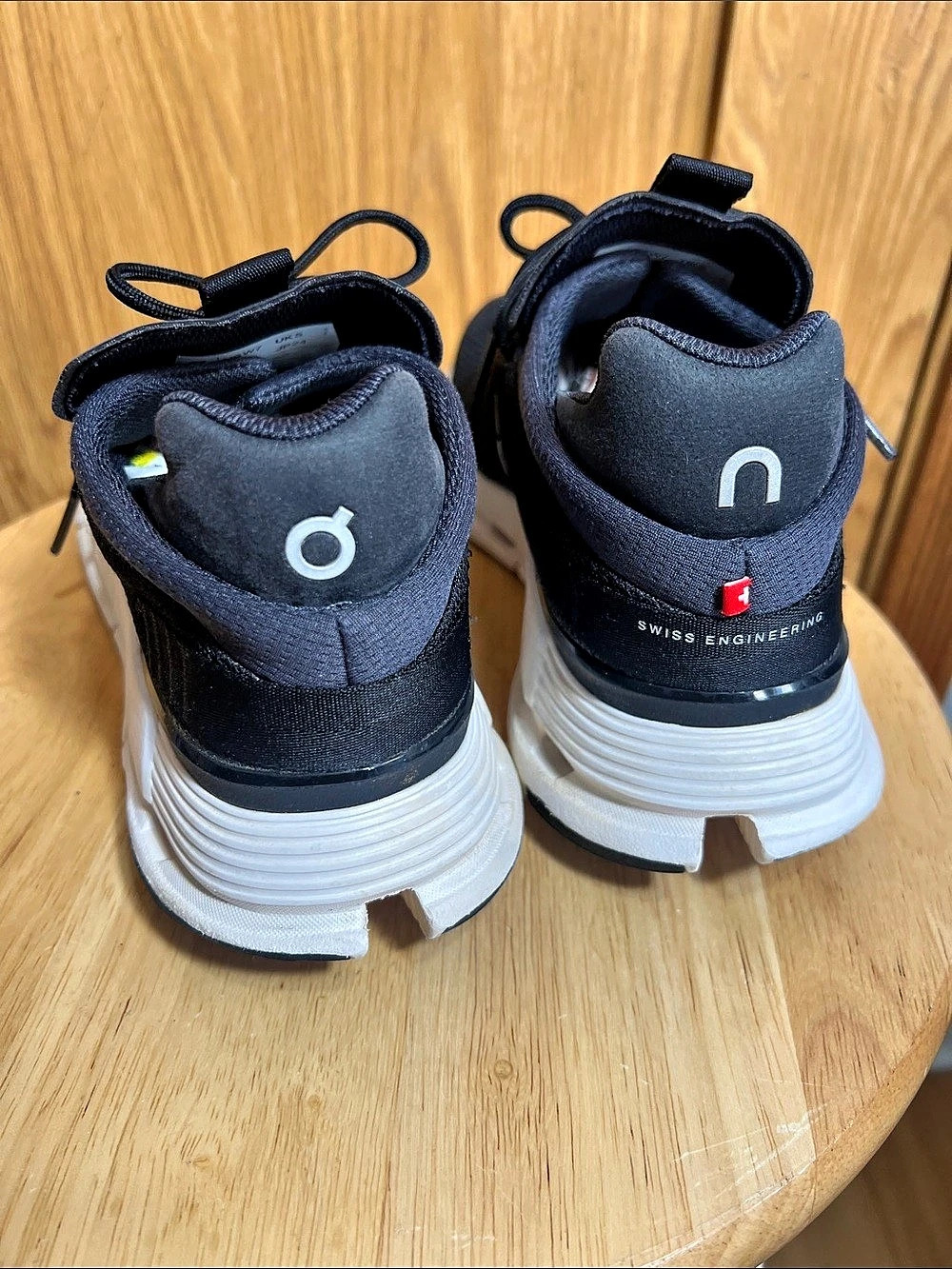 On Cloudswift Athletic Shoes Black & White US 7W - Picture 3 of 7